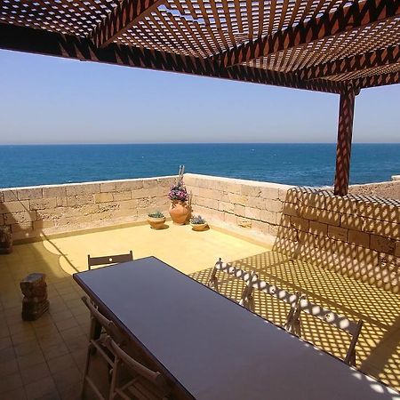 Four Hearts - Acre'S Sea Side Suite Kültér fotó