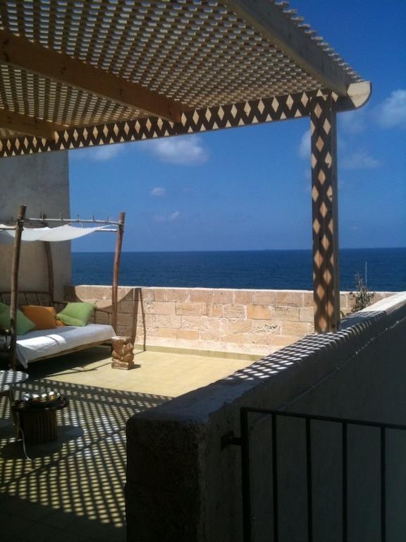 Four Hearts - Acre'S Sea Side Suite Kültér fotó