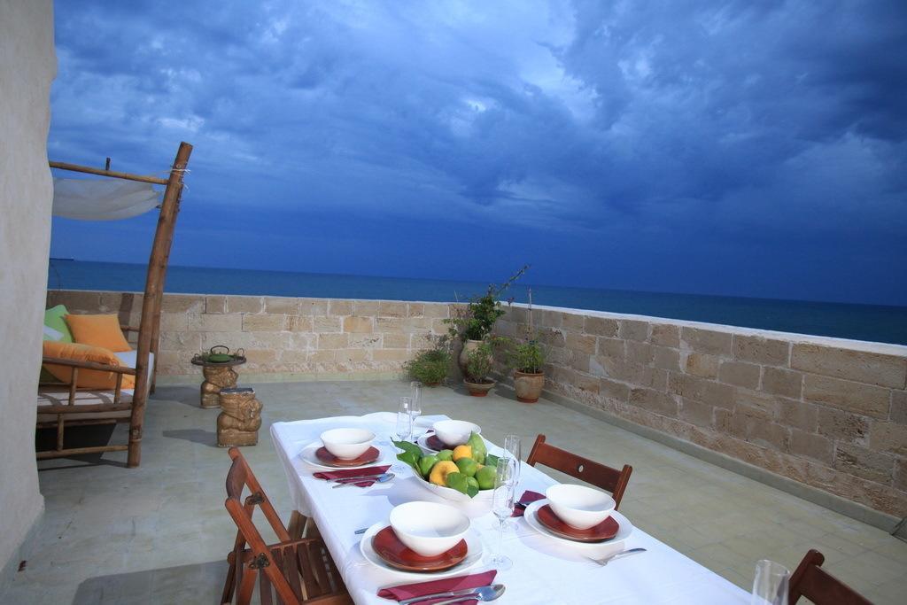Four Hearts - Acre'S Sea Side Suite Kültér fotó