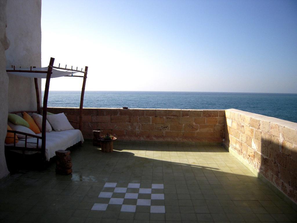 Four Hearts - Acre'S Sea Side Suite Kültér fotó